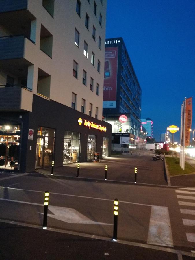 Studio Apartman Krila Wings- Parking In Garage Zagreb Eksteriør bilde